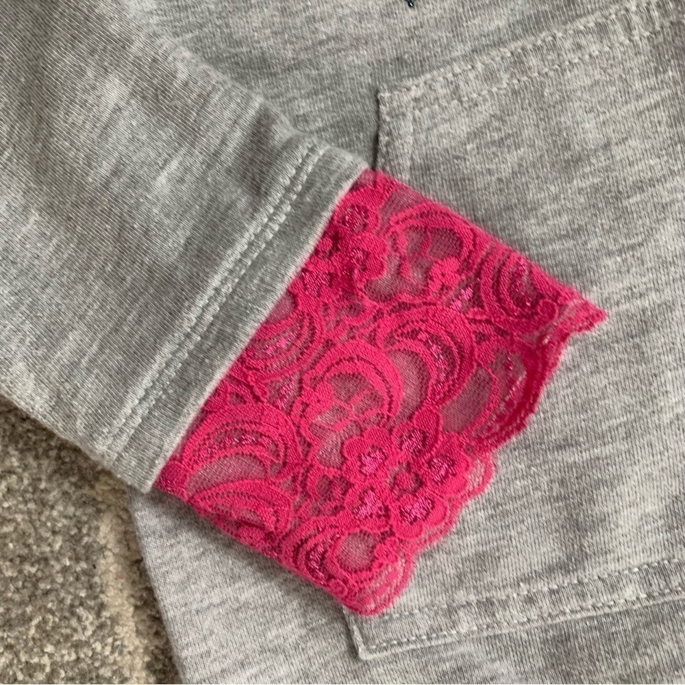 Juicy Couture Terry Cloth Gray Long Sleeve Top w/ Hot Pink Lace Accents Size 5 - Picture 3 of 6